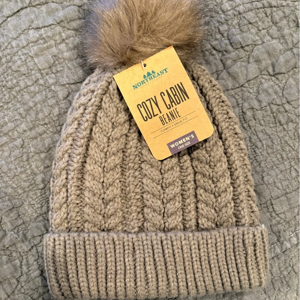 NWT Northeast Outfitters Women's Cozy Cabin Cable Knit Fur Pom Hat Beanie - Picture 3 of 5